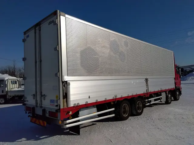 いすゞ ギガ QKG-CYJ77B(8x4)の写真6