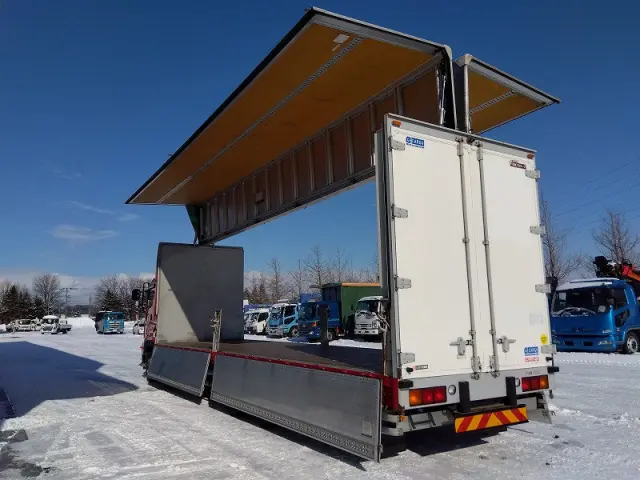 いすゞ ギガ QKG-CYJ77B(8x4)の写真10