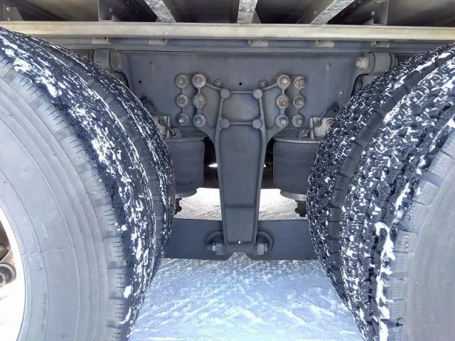 いすゞ ギガ QKG-CYJ77B(8x4)の写真16