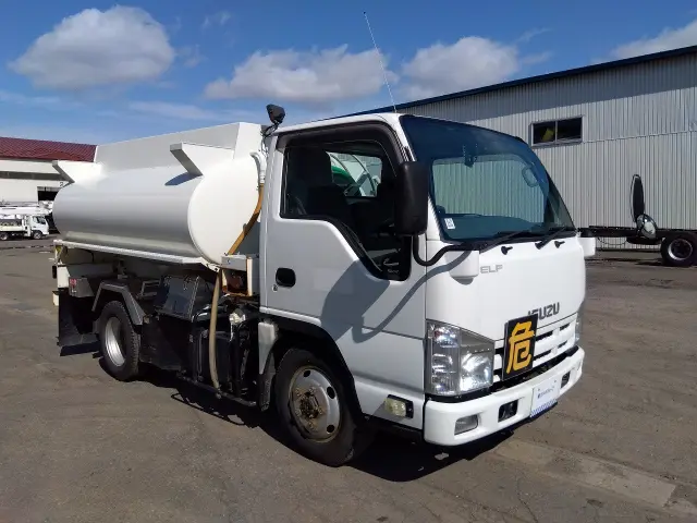 いすゞ エルフ TDG-NKS85AN(4WD)の写真2