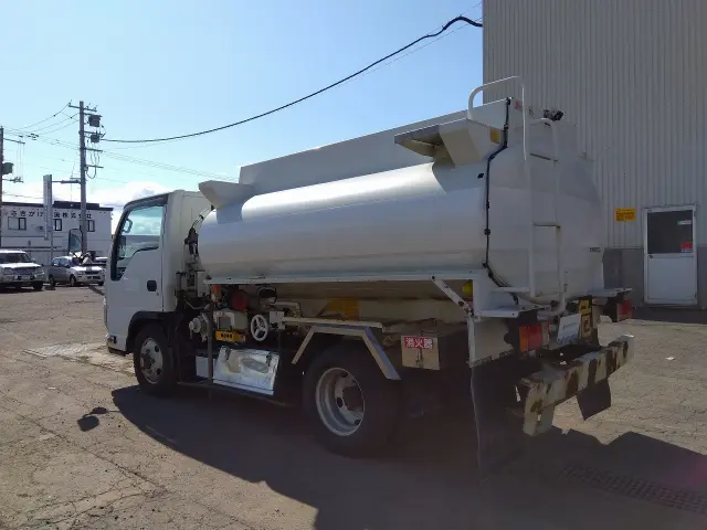 いすゞ エルフ TDG-NKS85AN(4WD)の写真4