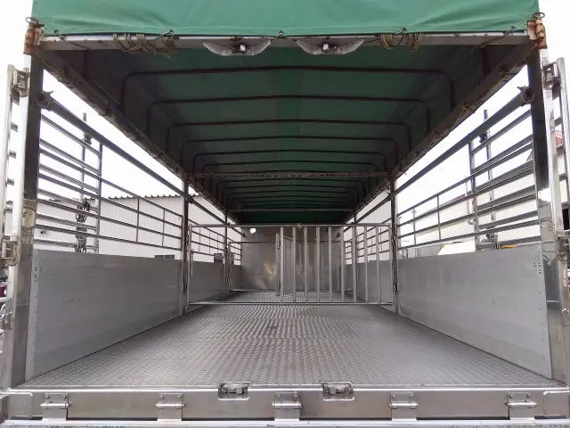 いすゞ ギガ KL-CVR80P3(2WD)の写真7