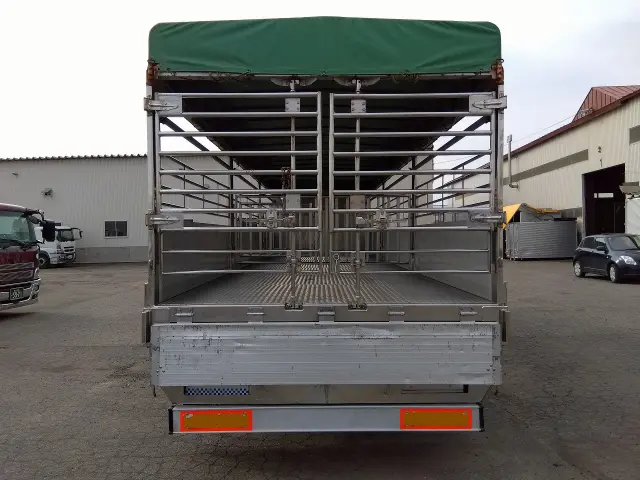 いすゞ ギガ KL-CVR80P3(2WD)の写真9