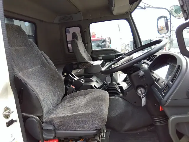 いすゞ ギガ KL-CVR80P3(2WD)の写真22