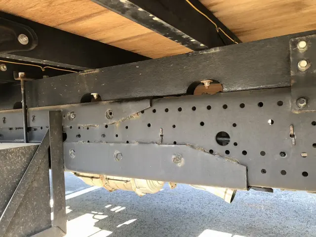 いすゞ フォワード TKG-FRR90S2(2WD)の写真14