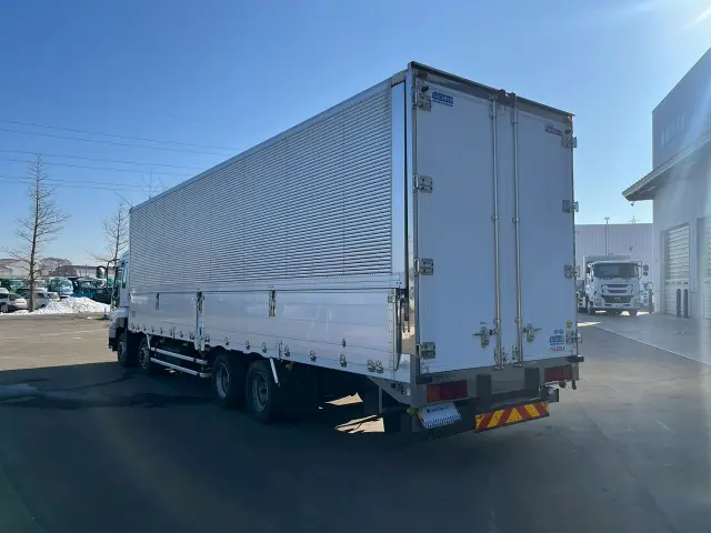 いすゞ ギガ QKG-CYJ77A(8x4)の写真4