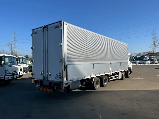 いすゞ ギガ QKG-CYJ77A(8x4)の写真6