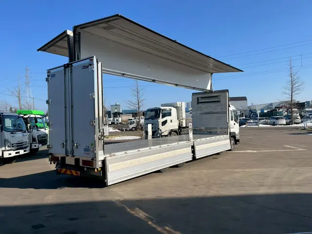 いすゞ ギガ QKG-CYJ77A(8x4)の写真9