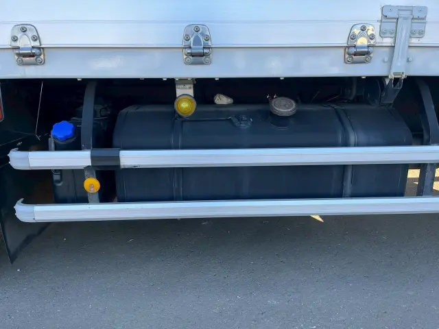 いすゞ ギガ QKG-CYJ77A(8x4)の写真13