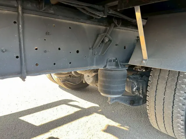 いすゞ ギガ QKG-CYJ77A(8x4)の写真16