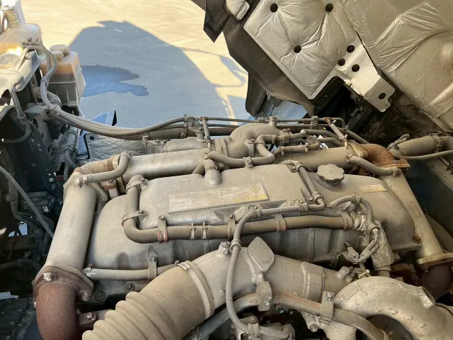 いすゞ ギガ QKG-CYJ77A(8x4)の写真18