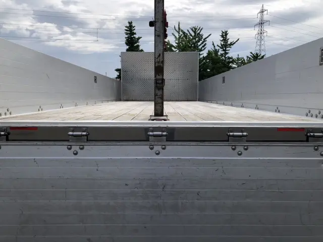 いすゞ フォワード 2RG-FTR90V2(2WD)の写真7