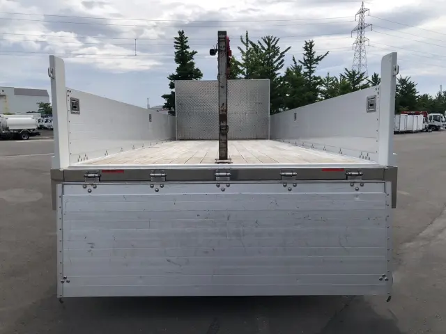 いすゞ フォワード 2RG-FTR90V2(2WD)の写真9