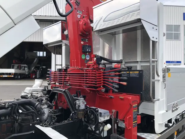 いすゞ フォワード 2RG-FTR90V2(2WD)の写真11