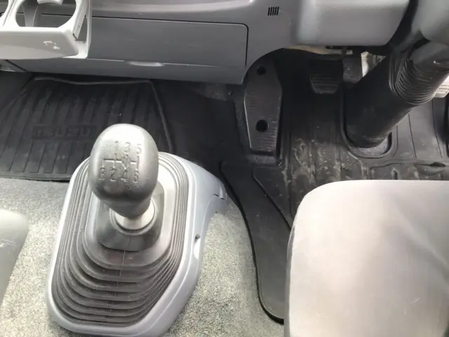 いすゞ フォワード 2RG-FTR90V2(2WD)の写真23