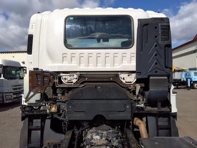 いすゞ ギガ 2PG-CYY77C(6x4)の写真8