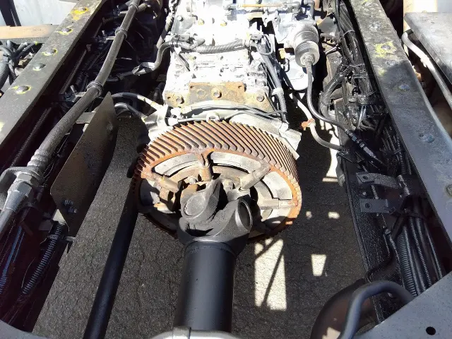 いすゞ ギガ 2PG-CYY77C(6x4)の写真9