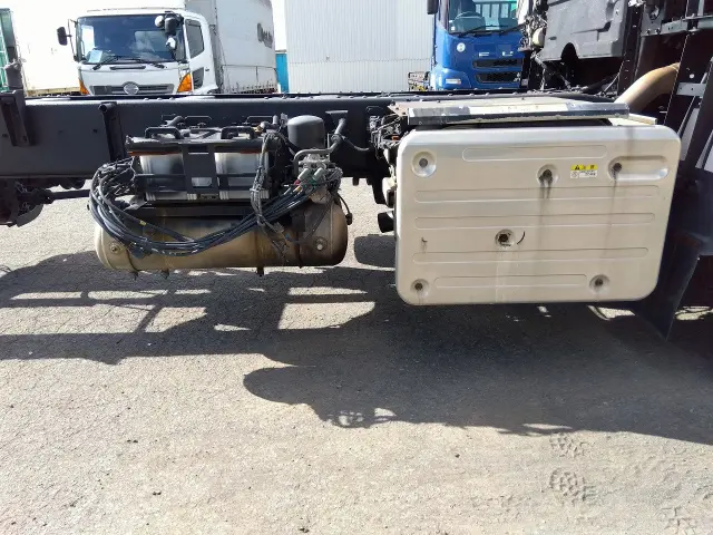 いすゞ ギガ 2PG-CYY77C(6x4)の写真16