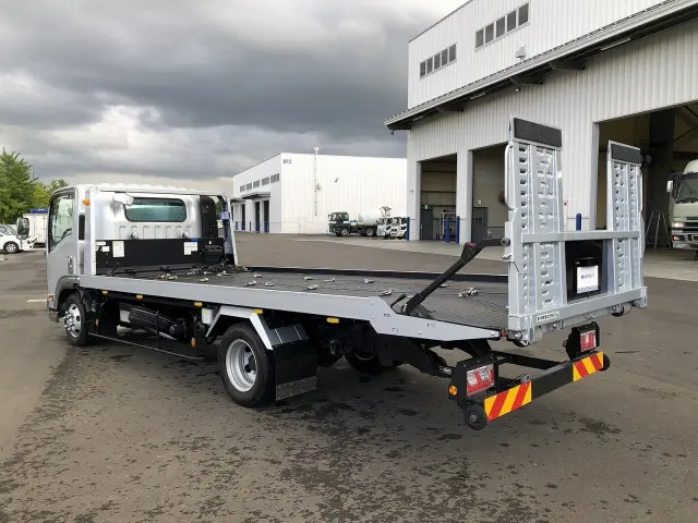 いすゞ エルフ 2RG-NPR88AN(2WD)の写真4