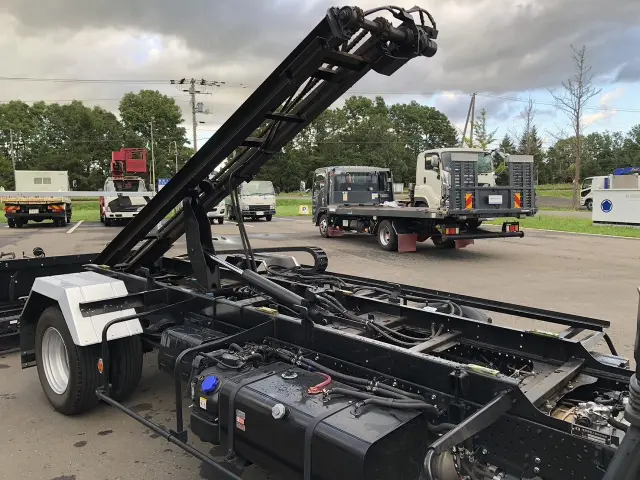 いすゞ エルフ 2RG-NPR88AN(2WD)の写真12