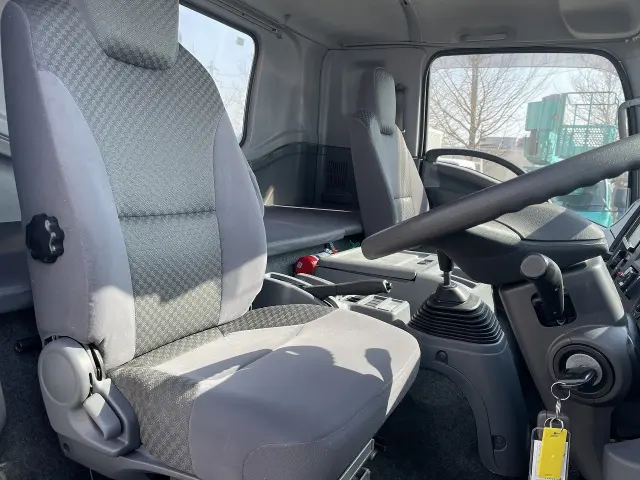 いすゞ フォワード 2RG-FRR90S2(2WD)の写真22