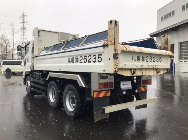 いすゞ ギガ 2PG-CXZ77CT(6x4)の写真4