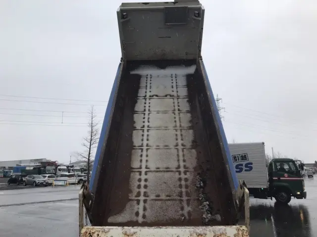 いすゞ ギガ 2PG-CXZ77CT(6x4)の写真9