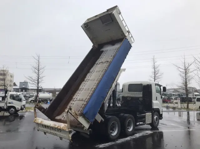 いすゞ ギガ 2PG-CXZ77CT(6x4)の写真10