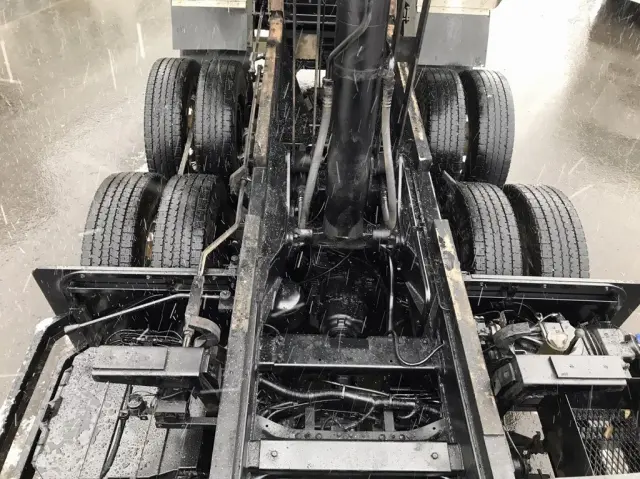 いすゞ ギガ 2PG-CXZ77CT(6x4)の写真16