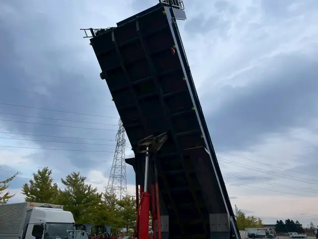 日野 プロフィア QKG-FS1EWEA(6x4)の写真11