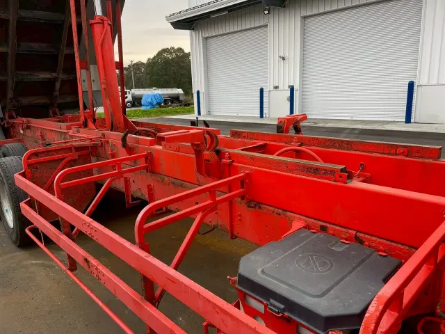 日野 プロフィア QKG-FS1EWEA(6x4)の写真13