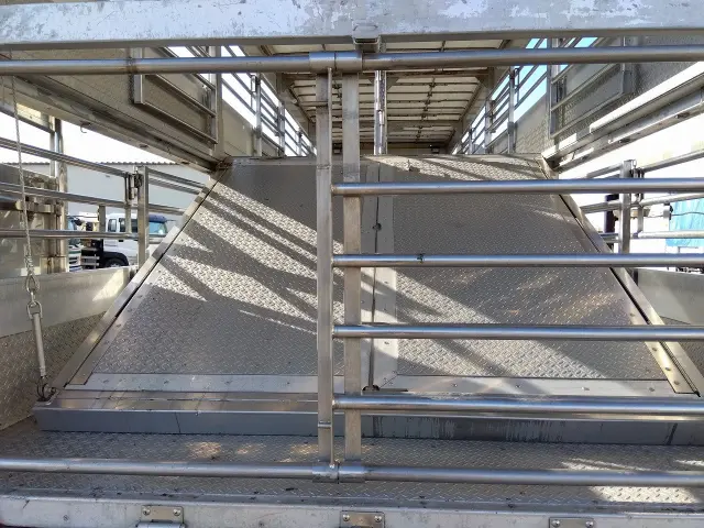 三菱 スーパーグレート QKG-FS54VZ(8x4)の写真9