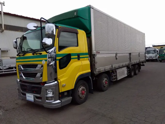 いすゞ ギガ QKG-CYJ77B(8x4)の写真1