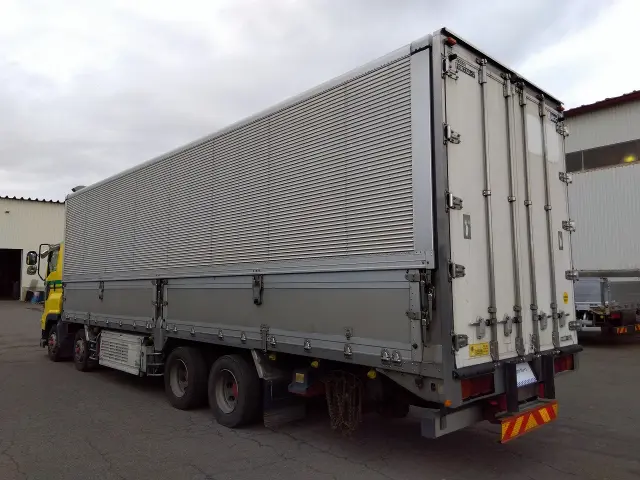 いすゞ ギガ QKG-CYJ77B(8x4)の写真4