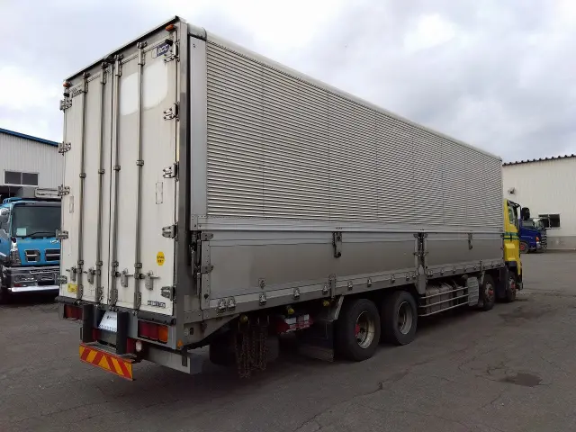 いすゞ ギガ QKG-CYJ77B(8x4)の写真6