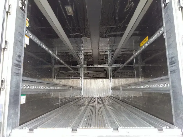 いすゞ ギガ QKG-CYJ77B(8x4)の写真7