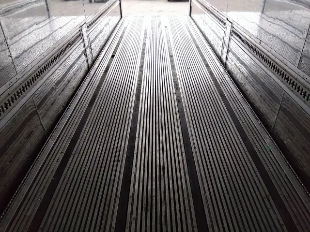 いすゞ ギガ QKG-CYJ77B(8x4)の写真8