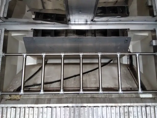 いすゞ ギガ QKG-CYJ77B(8x4)の写真9