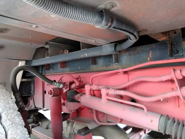 いすゞ ギガ QKG-CYJ77B(8x4)の写真13