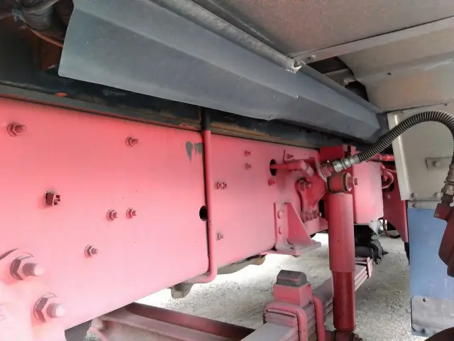 いすゞ ギガ QKG-CYJ77B(8x4)の写真14