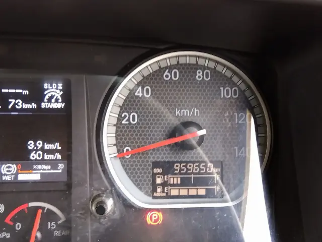 いすゞ ギガ QKG-CYJ77B(8x4)の写真24