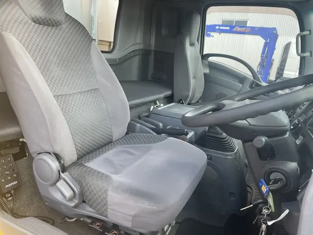 いすゞ フォワード TKG-FRR90T2(2WD)の写真22