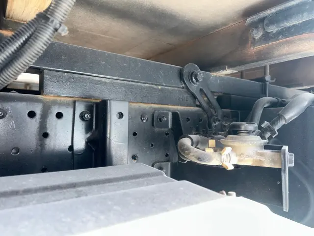 いすゞ エルフ 2PG-NKS88AN(4WD)の写真12