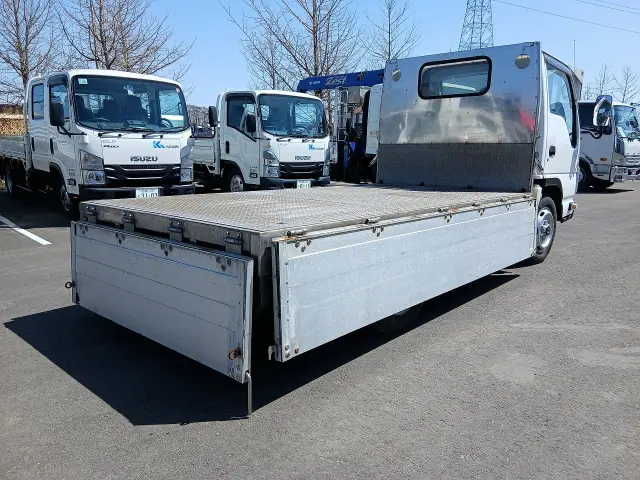 いすゞ エルフ TKG-NHS85A(4WD)の写真9