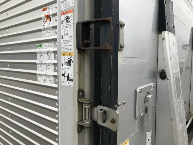 いすゞ エルフ 2PG-NPS88AN(4WD)の写真17