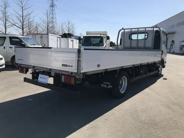 いすゞ エルフ TRG-NPR85AR(2WD)の写真6