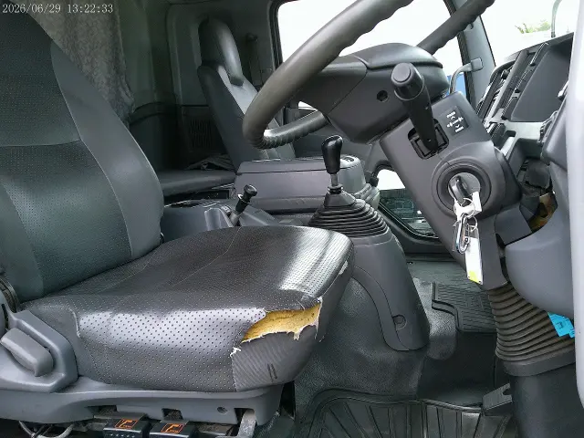 いすゞ フォワード LKG-FTR90S2(2WD)の写真22