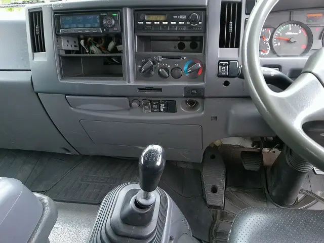 いすゞ フォワード LKG-FTR90S2(2WD)の写真23