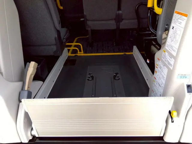 トヨタ ハイエースレジアス LDF-KDH206K改(4WD)の写真7