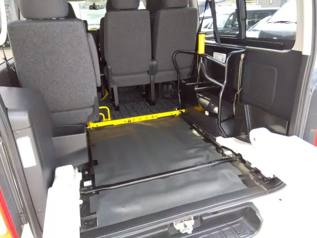 トヨタ ハイエースレジアス LDF-KDH206K改(4WD)の写真9